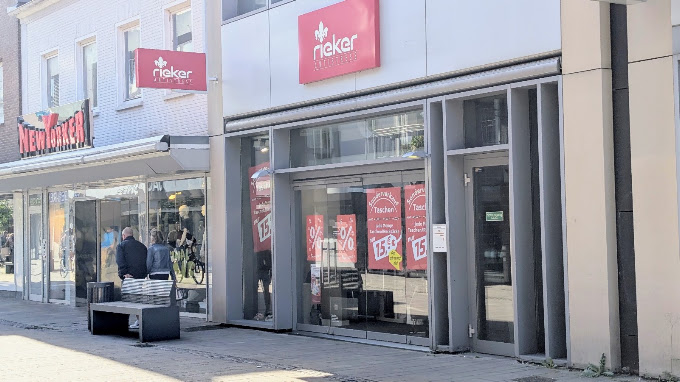 Im Rieker-Store in Cloppenburg läuft der Räumungsverkauf.