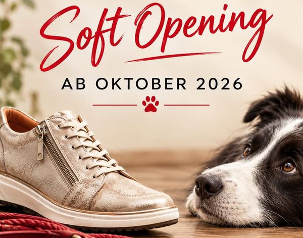 Beiger Sneaker mit Schnürsenkeln neben Porträt eines schwarz-weißen Hundes, Schriftzug "Soft Opening AB Oktober 2026